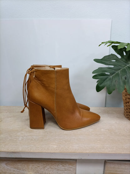 OLE MORENA. Botines Mostaza T.39