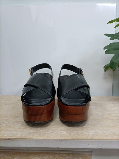 UTERQÜE. Plataformas negras T.39