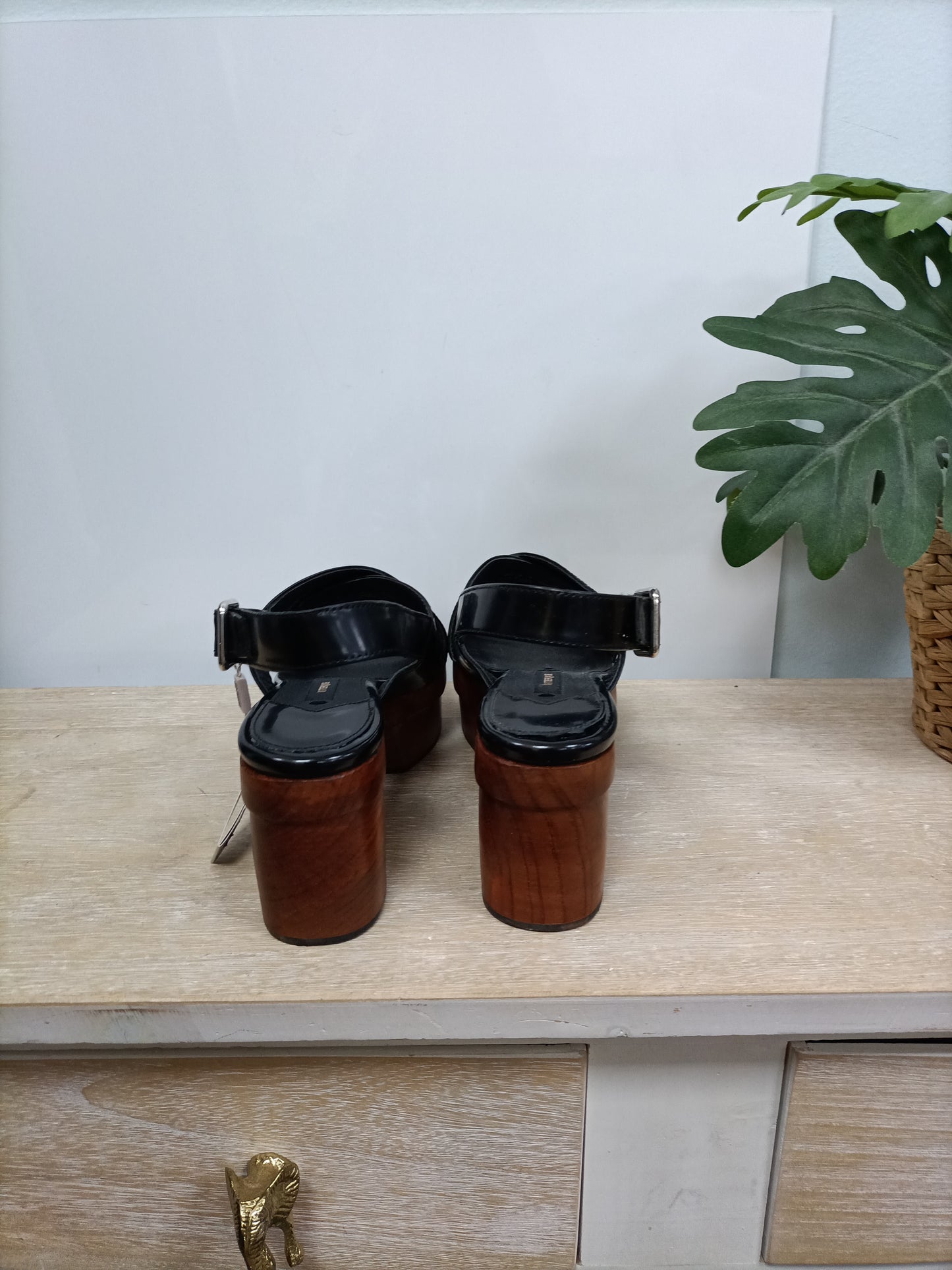 UTERQÜE. Plataformas negras T.39