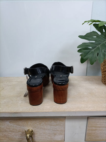 UTERQÜE. Plataformas negras T.39