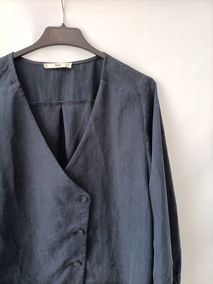 MANGO. Blusa azul cruzada T.s