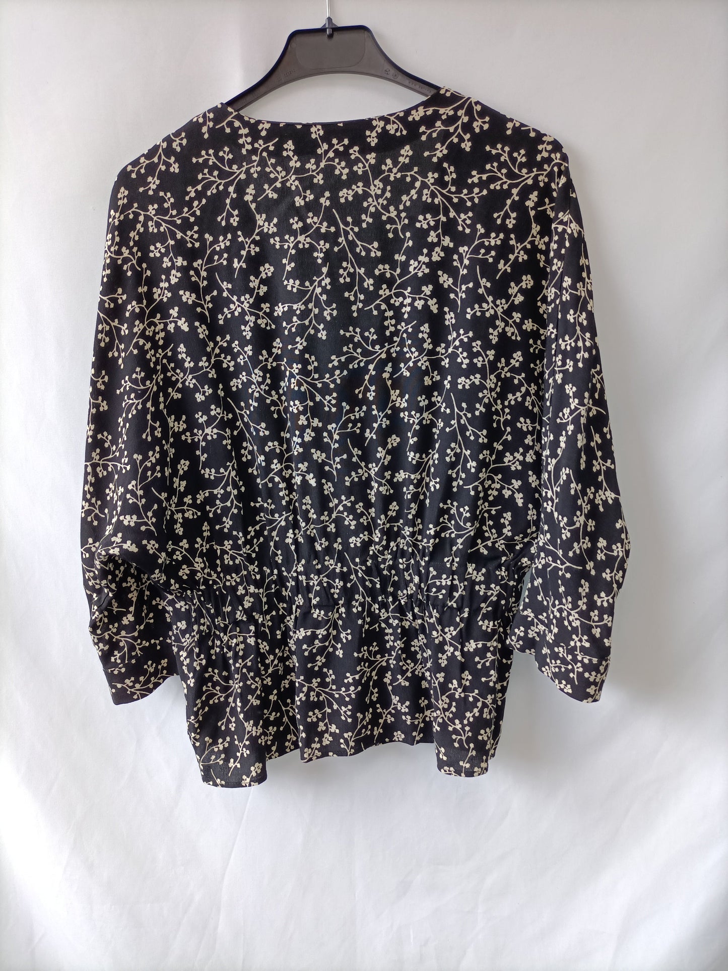 MANGO. Black floral blouse Ts