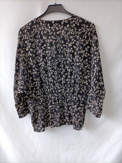MANGO. Black floral blouse Ts