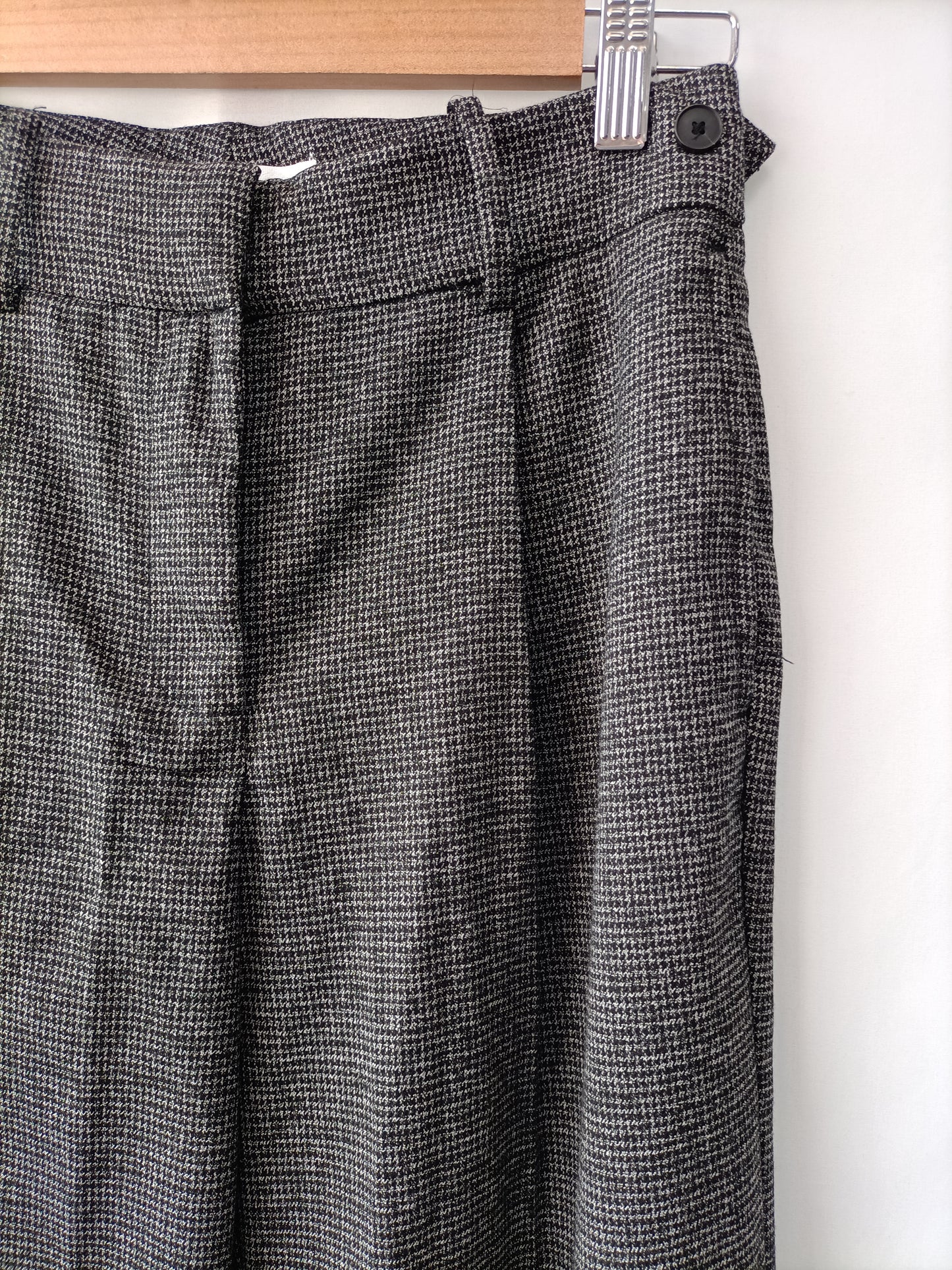 MANGO. Pantalón ancho pata de gallo T.34