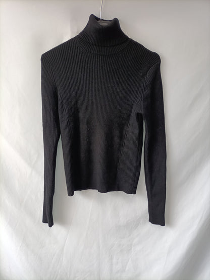 ZARA. Jersey negro canalé T.m