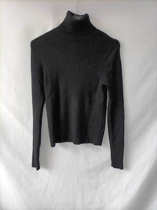 ZARA. Jersey negro canalé T.m