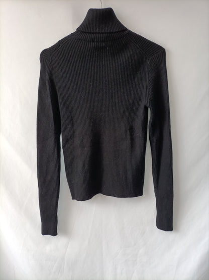 ZARA. Jersey negro canalé T.m