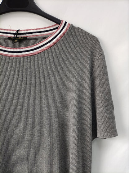 MASSIMO DUTTI. Camiseta gris canalé T.l