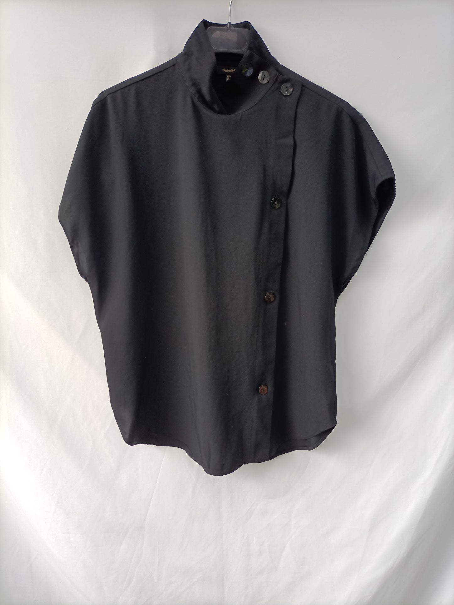 MASSIMO DUTTI. Black button-down blouse, size 34