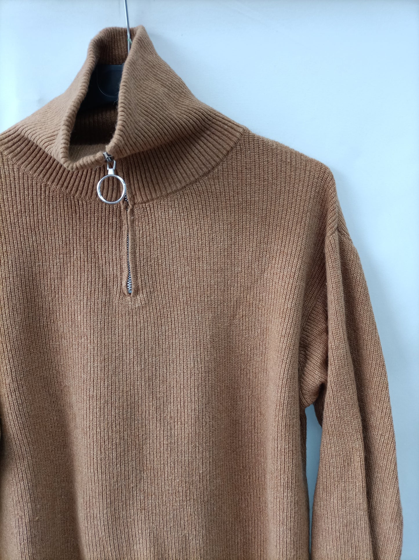 SUBDUED. Jersey cuello cremallera T.36