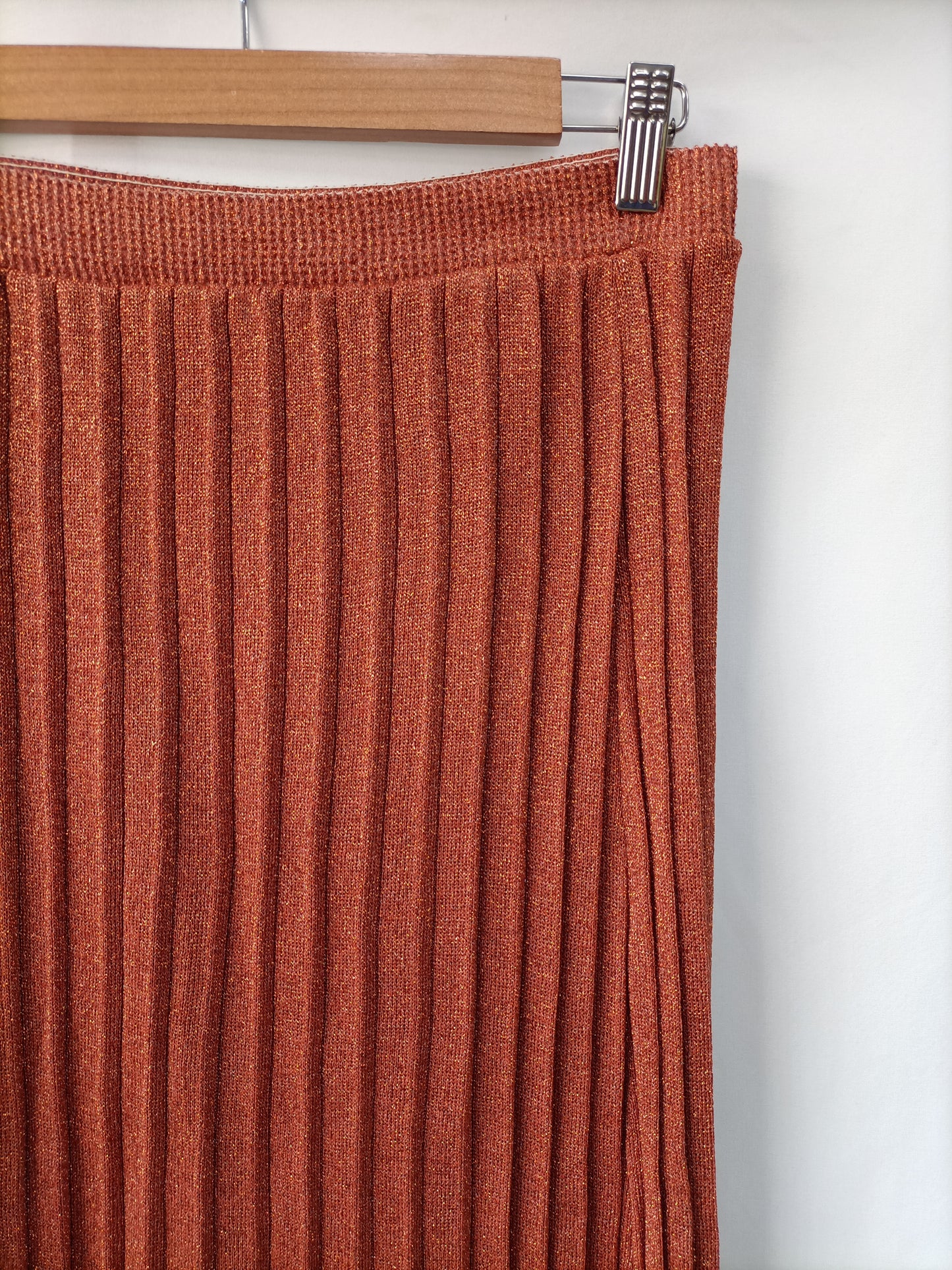 OTRAS. Falda midi punto  hilos Tu(m)