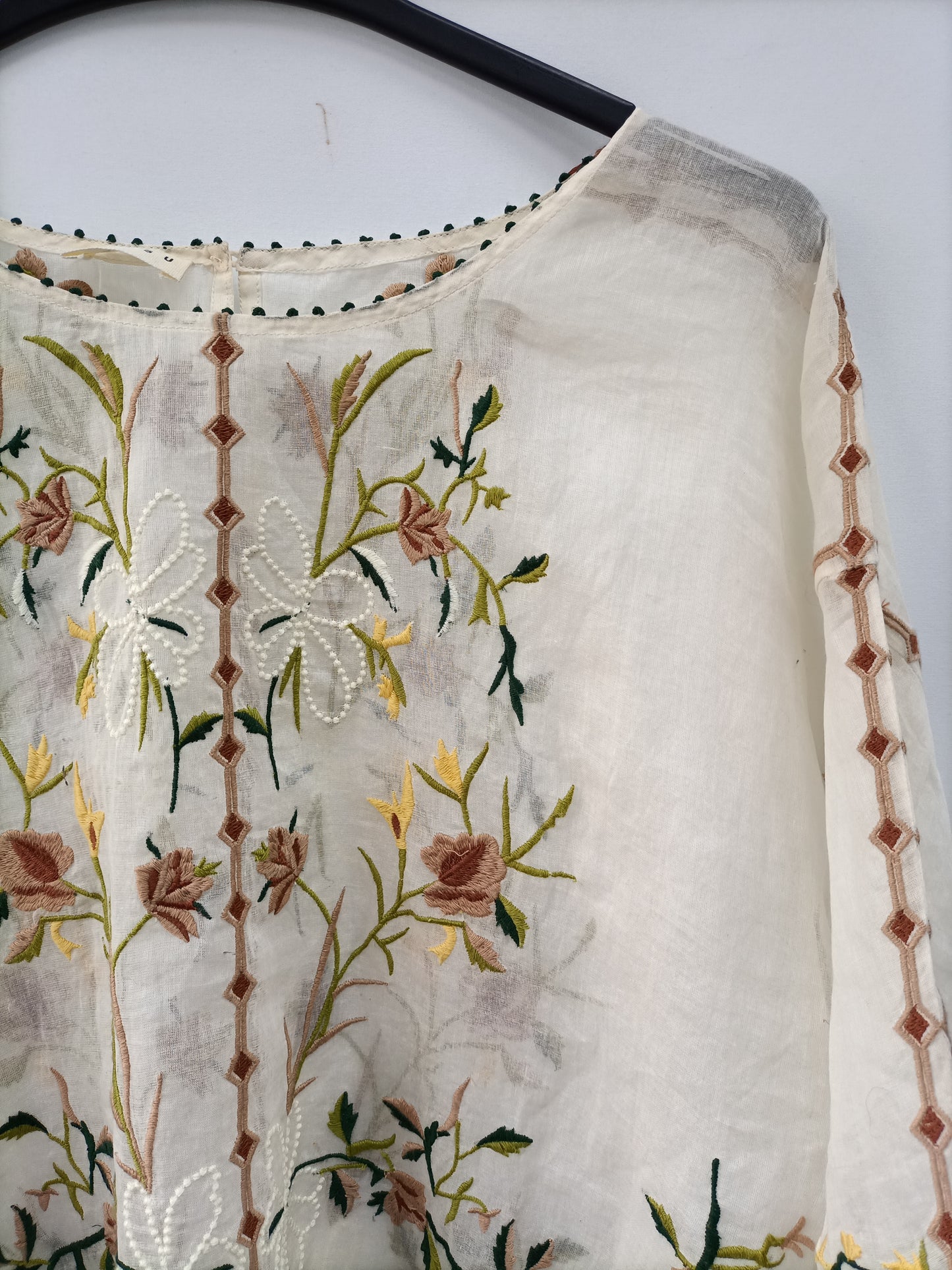 MAKSU. Beige embroidered Ts top