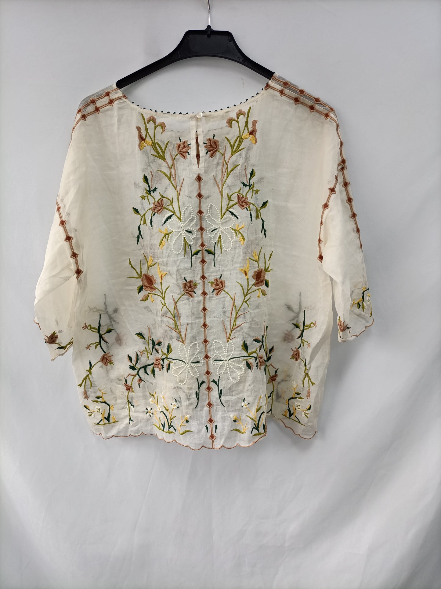 MAKSU. Beige embroidered Ts top