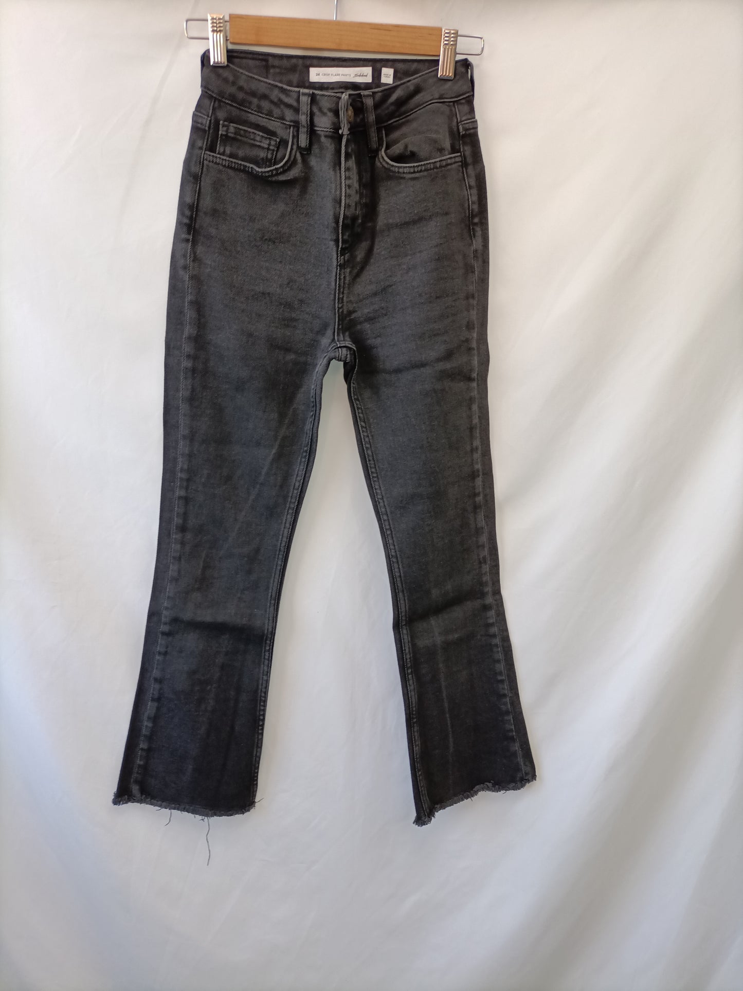 SUBDUED. Pantalón negro acampanado T.32