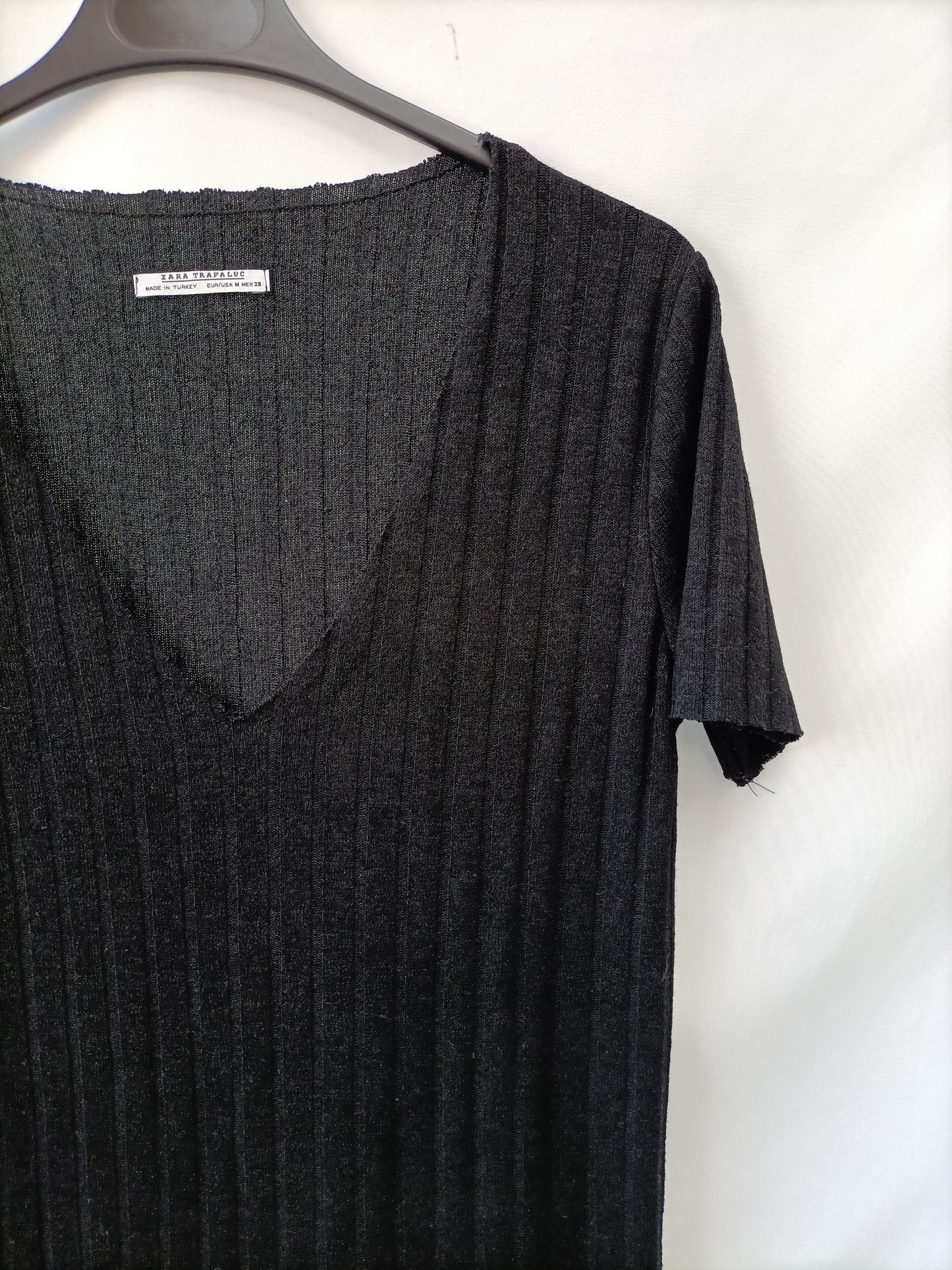 ZARA. Black ribbed T-shirt Tm