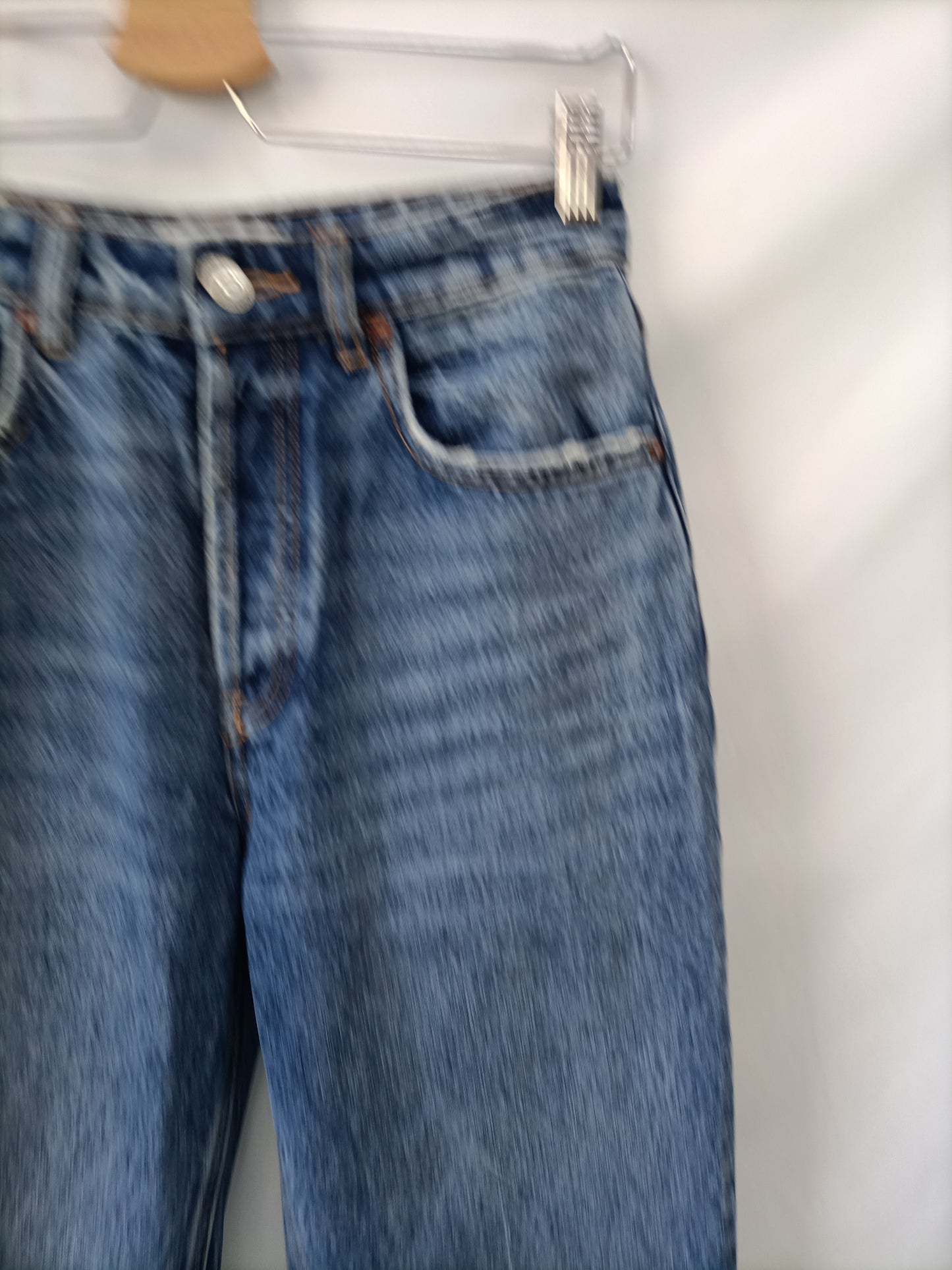 ZARA. Pantalón denim recto   T.36