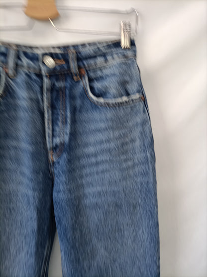ZARA. Pantalón denim recto   T.36
