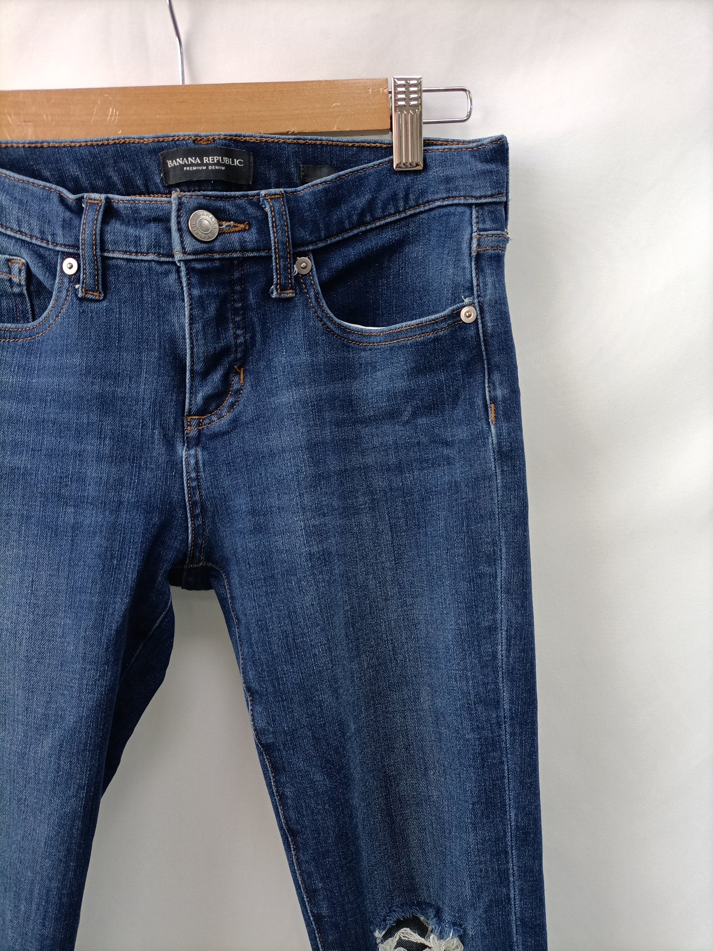 BANANA REPUBLIC. Ripped denim pants S.26(36) 
