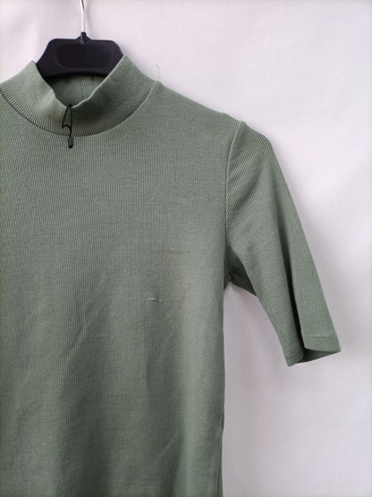 ZARA. Top verde canalé T.m