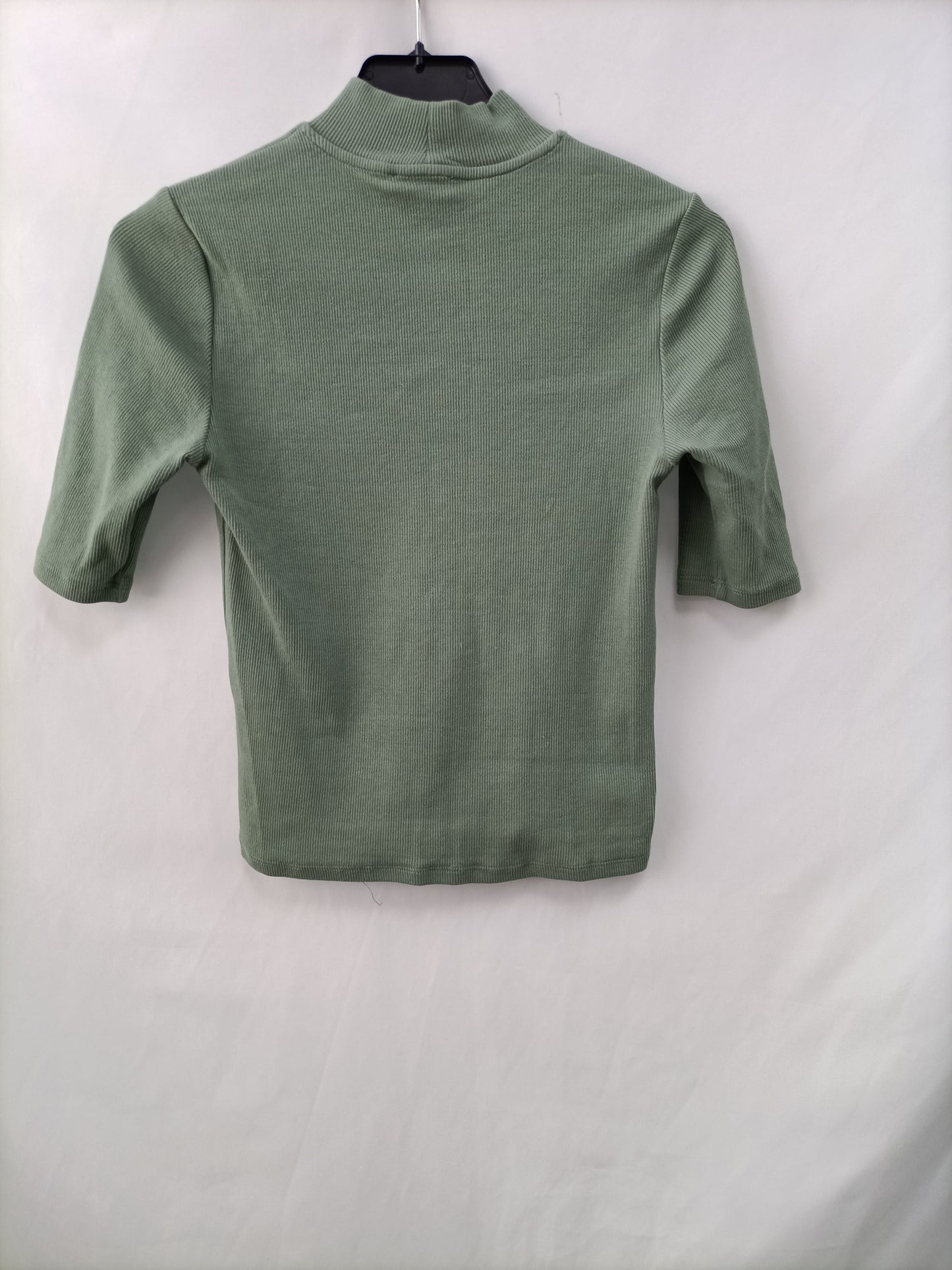 ZARA. Top verde canalé T.m
