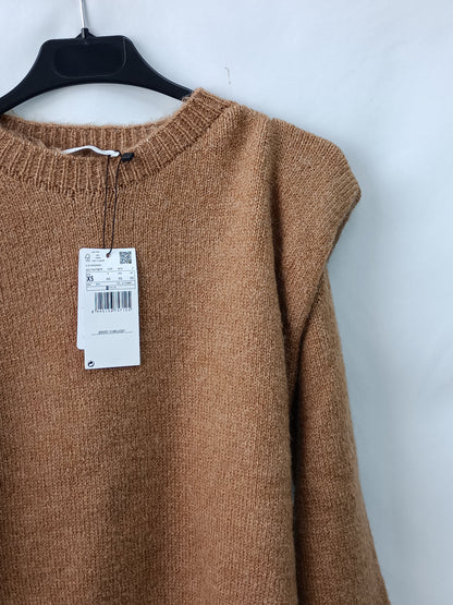 MANGO. Jersey camel hombreras T.xs