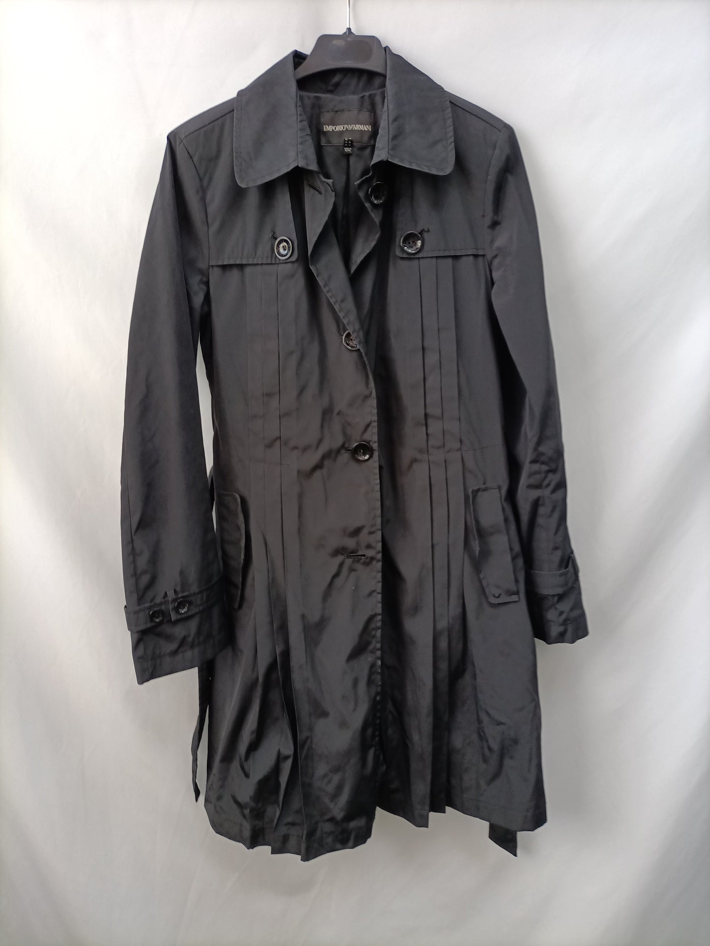 EMPORIO ARMANI. Gabardina negra T.36