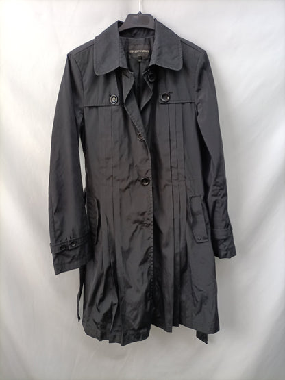 EMPORIO ARMANI. Gabardina negra T.36