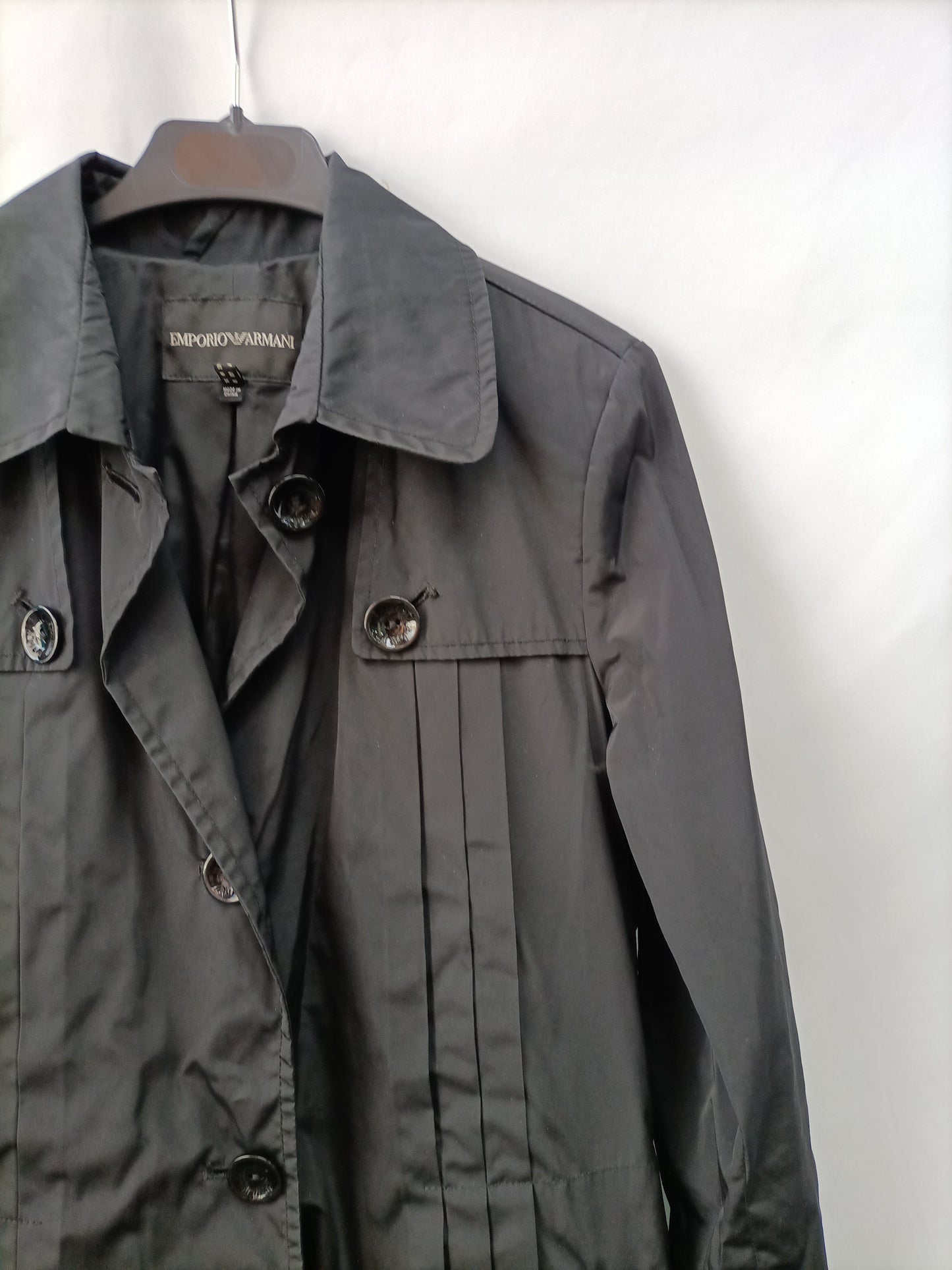 EMPORIO ARMANI. Gabardina negra T.36