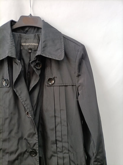 EMPORIO ARMANI. Gabardina negra T.36