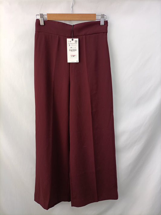 ZARA. Pantalón culotte burdeos T.s
