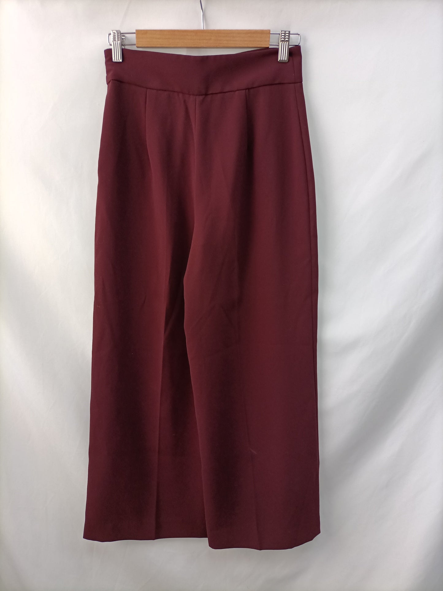 ZARA. Pantalón culotte burdeos T.s