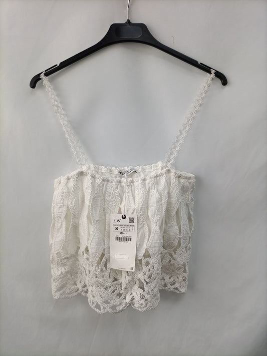 ZARA. Top blanco croché T.s