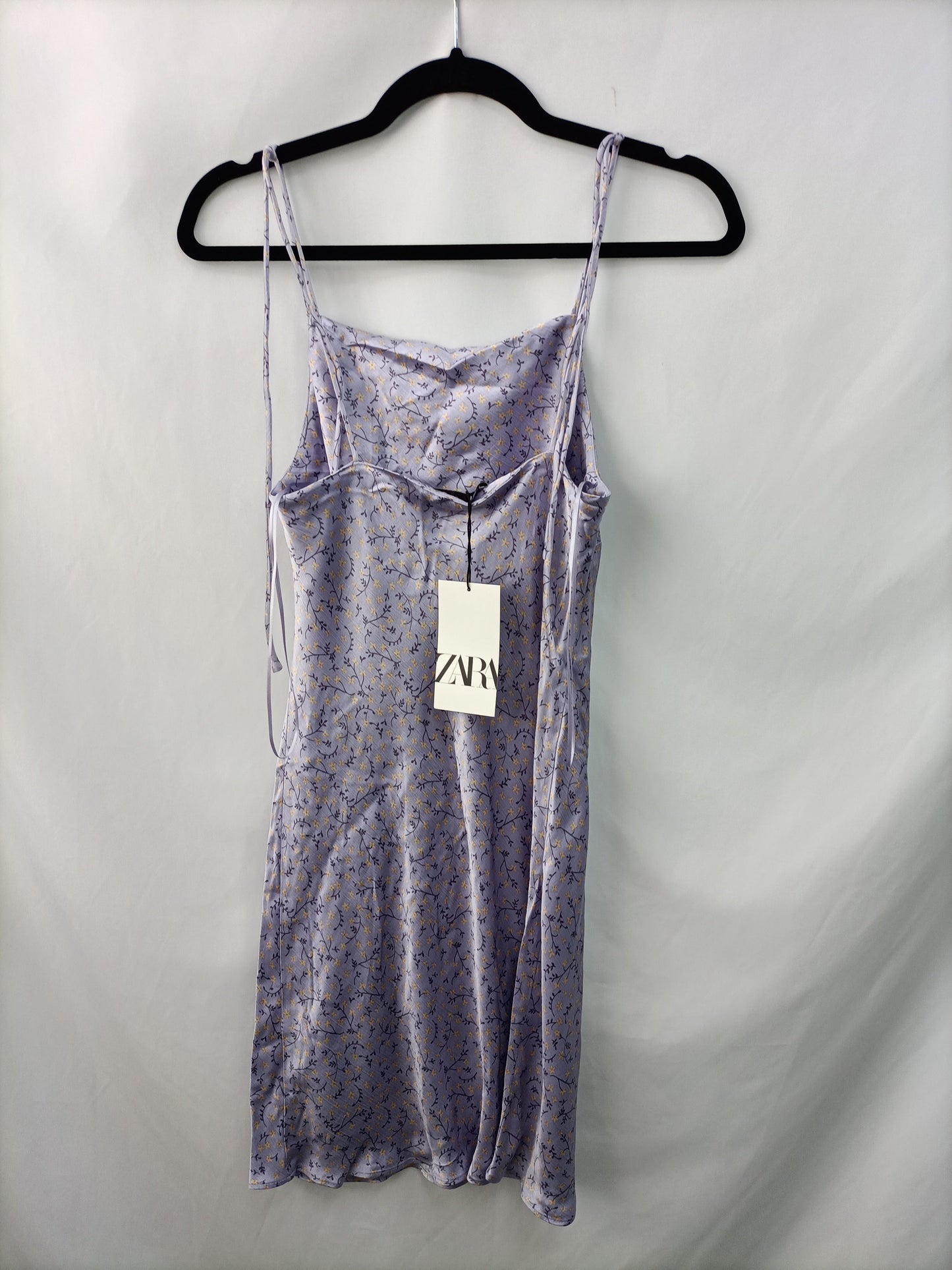 ZARA. Vestido lila flores T.xs