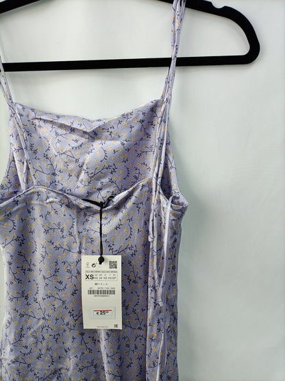 ZARA. Vestido lila flores T.xs