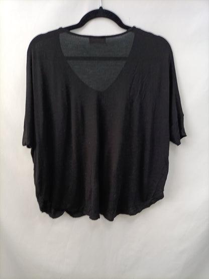 ZARA. Camiseta negra fluida T.s