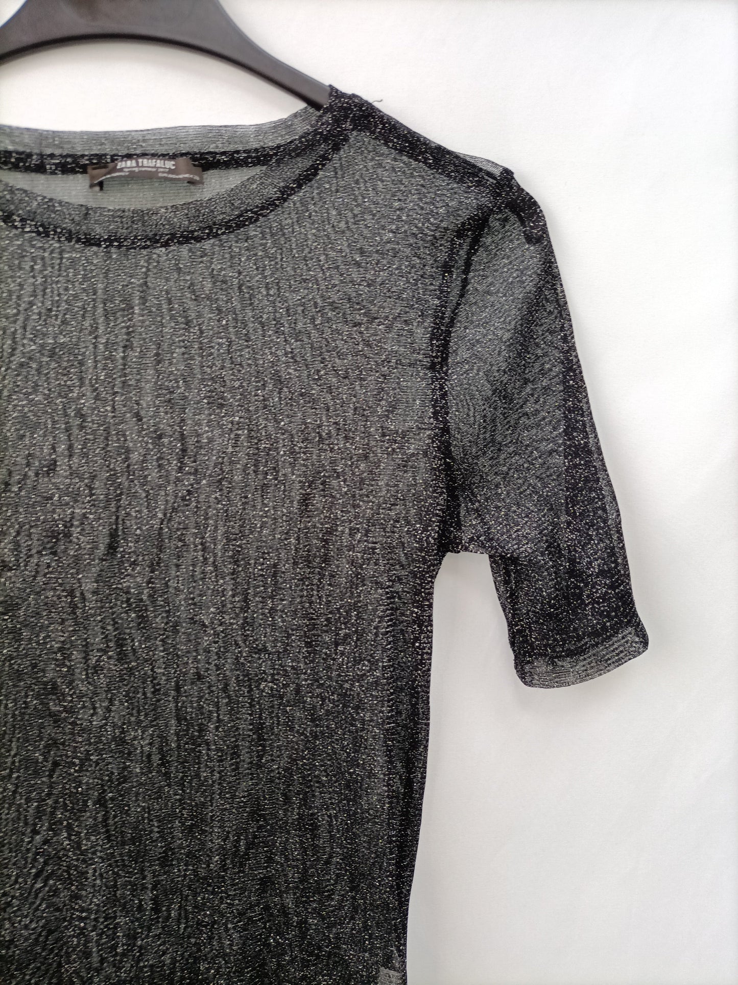ZARA. Top negro hilos T.s