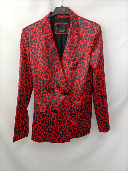 BERSHKA. Blazer roja animal print T.s