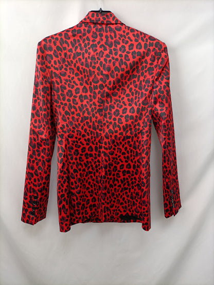 BERSHKA. Blazer roja animal print T.s