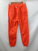 BERSHKA. Pantalón cargo naranja T.36