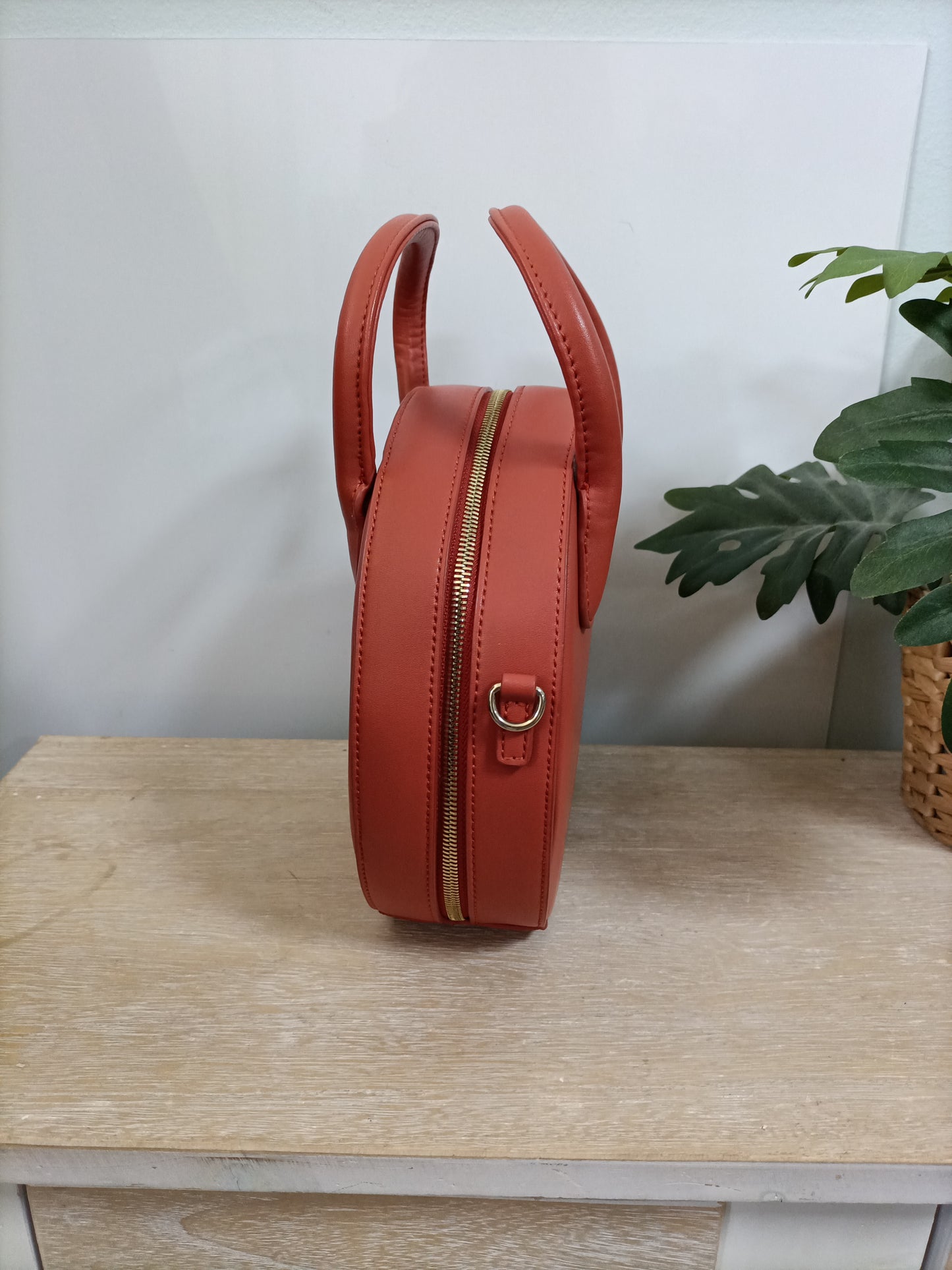 JO&MR JOE. Bolso naranja redondo