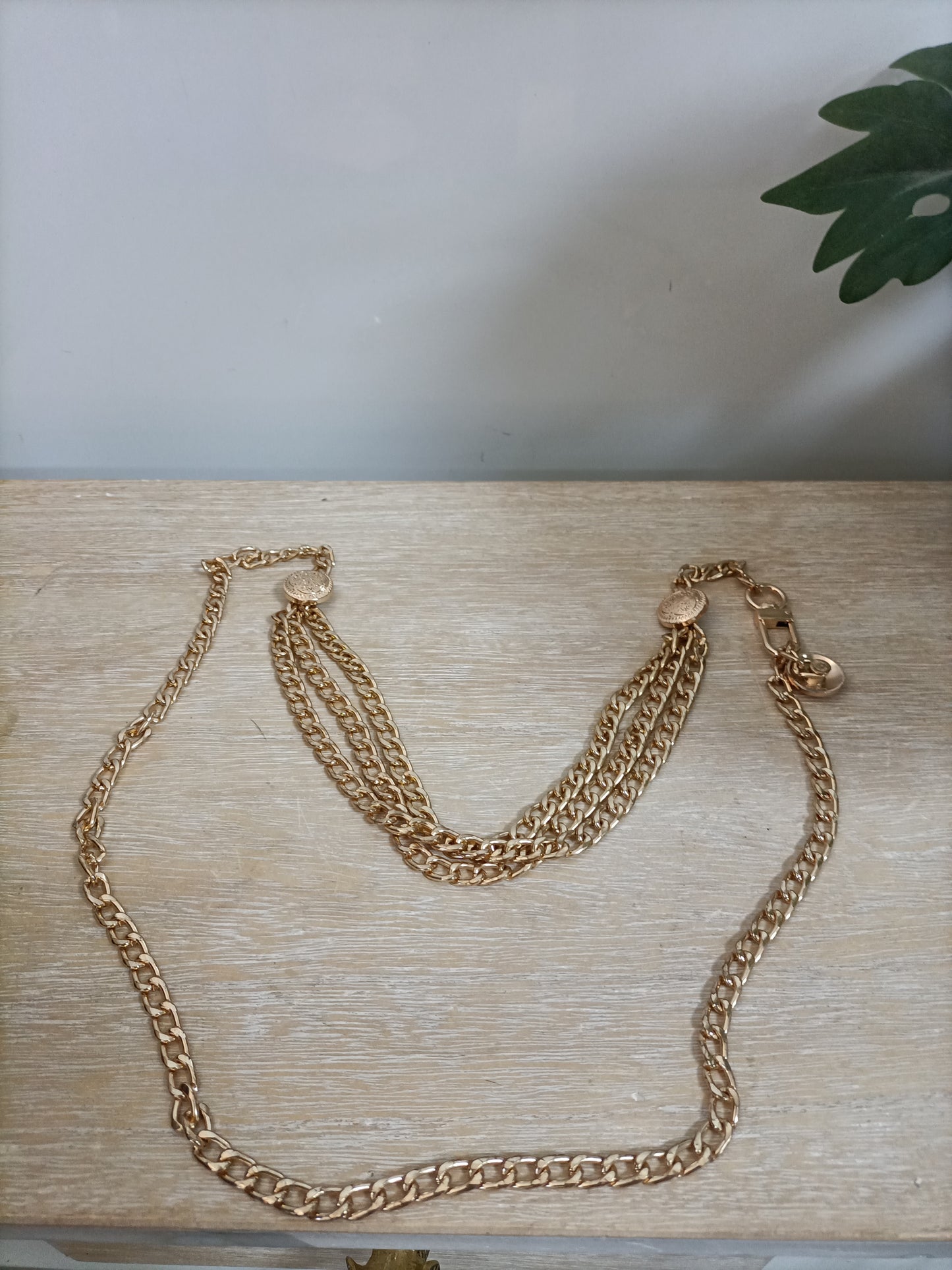 OTRAS. Cinturon dorado