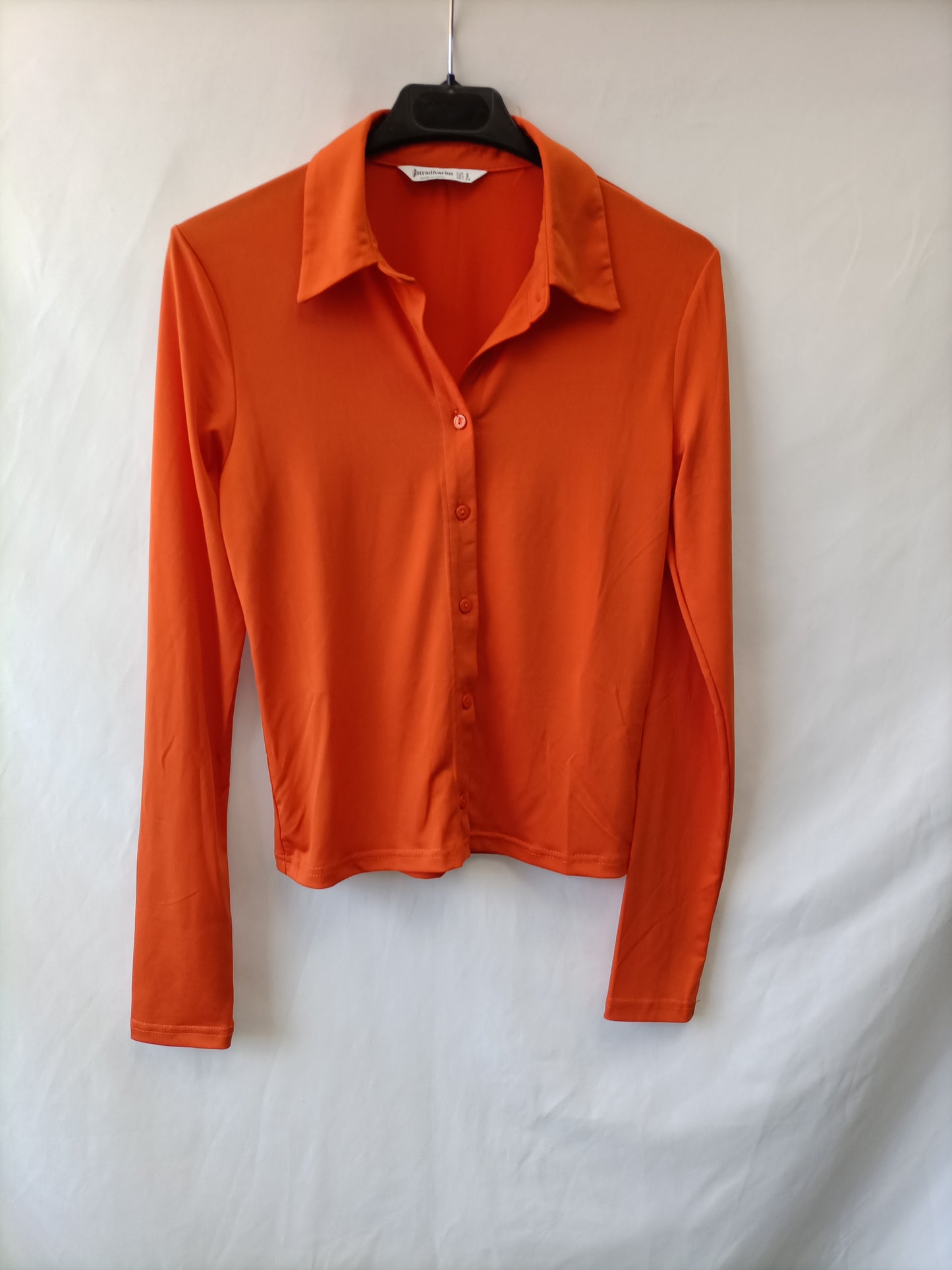 STRADIVARIUS. Too naranja abotonado T.s
