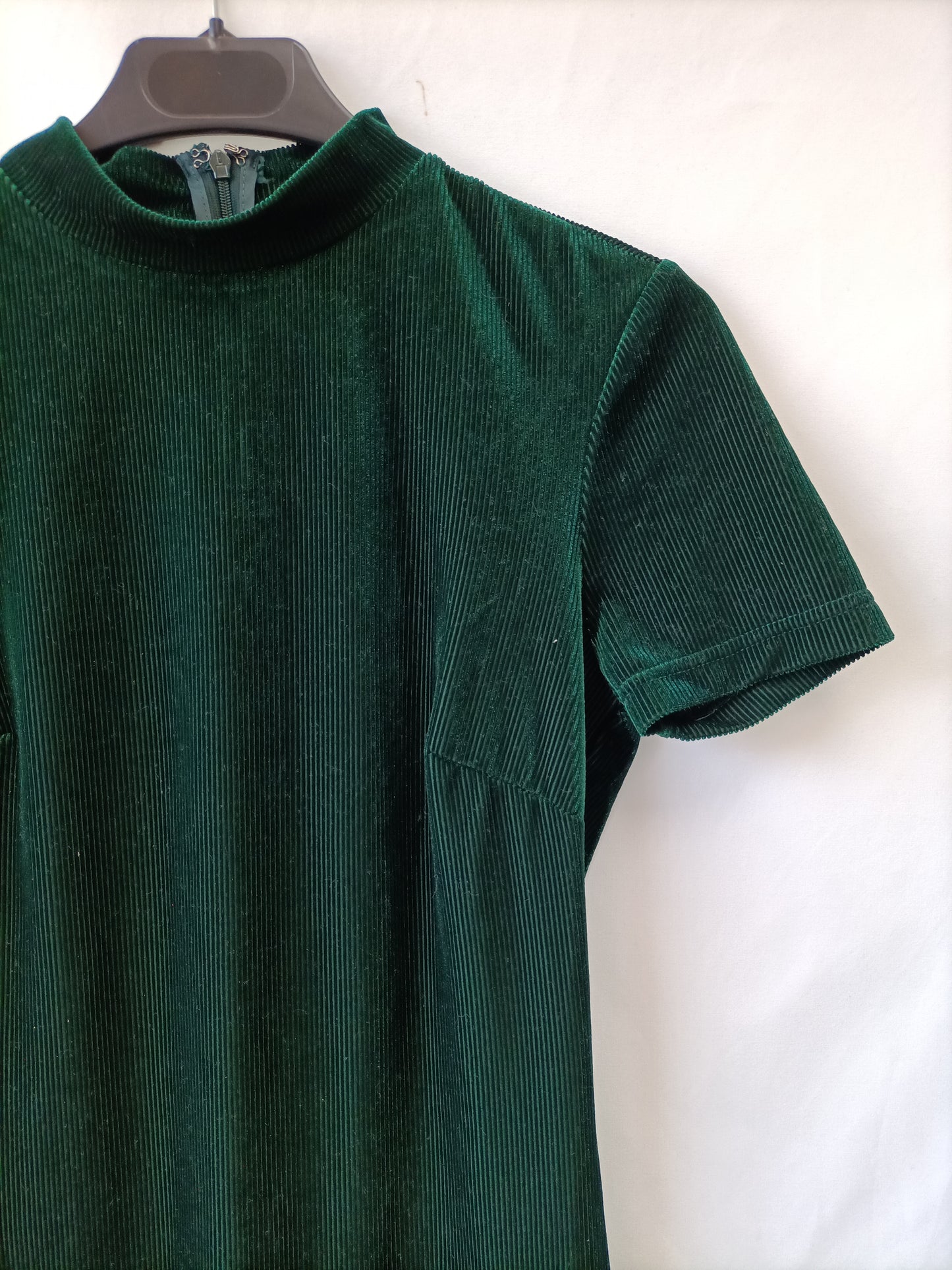 FOREVER21. Green velvet dress Ts