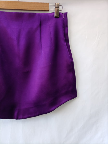 ZARA. Falda morada corta  T.m