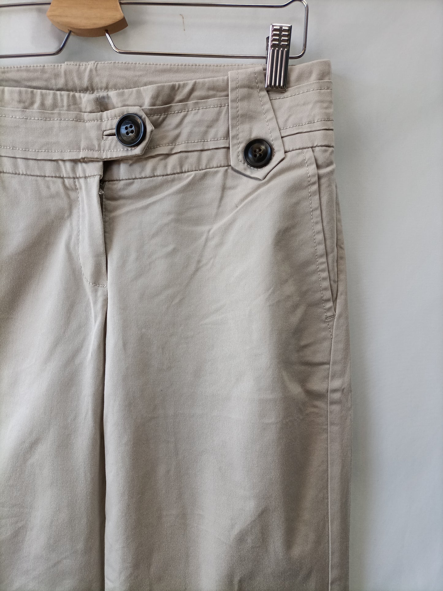 MANGO. Pantalón beige chino T.38