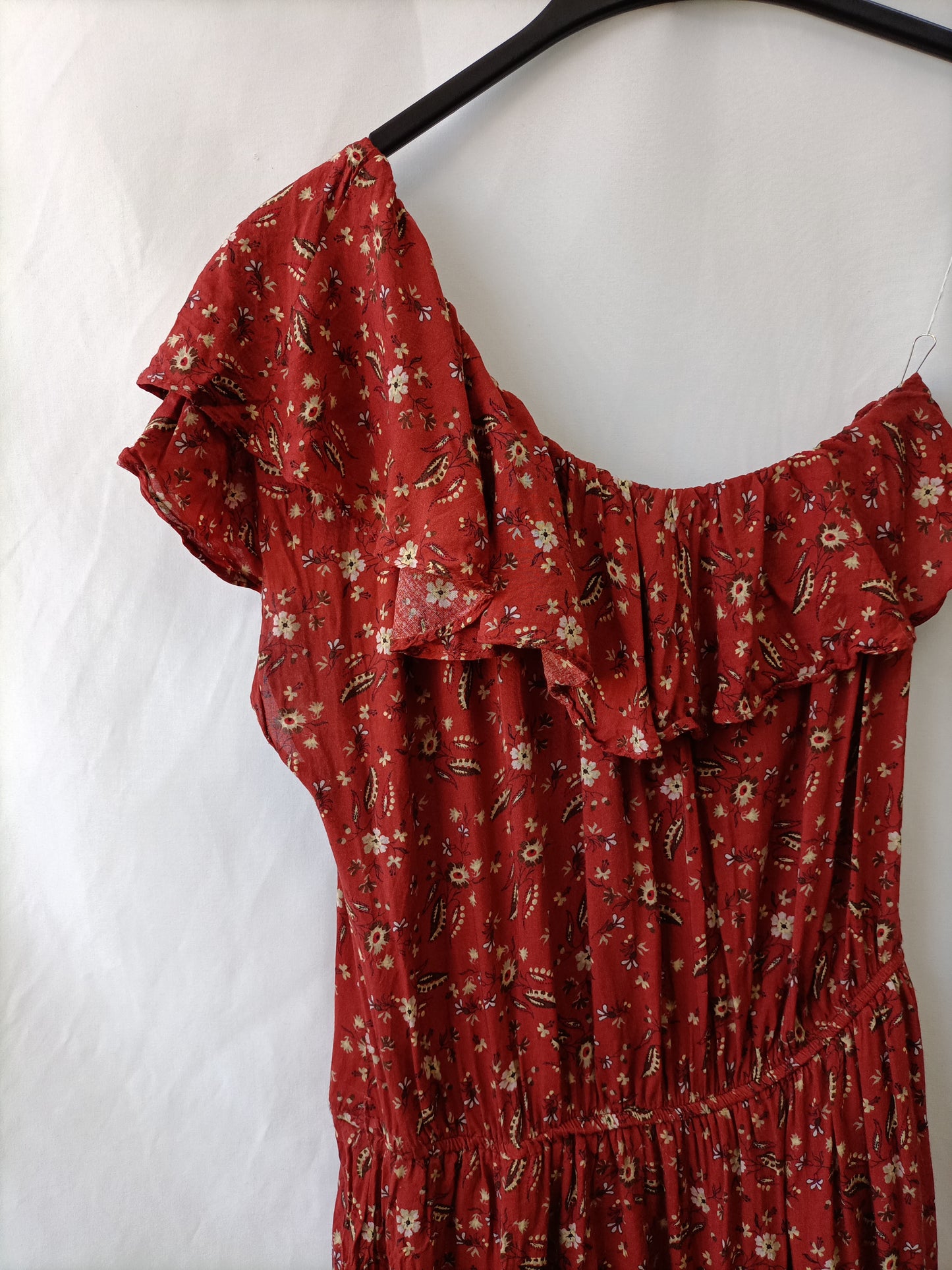 PULL&BEAR. Vestido burdeos flores T.m