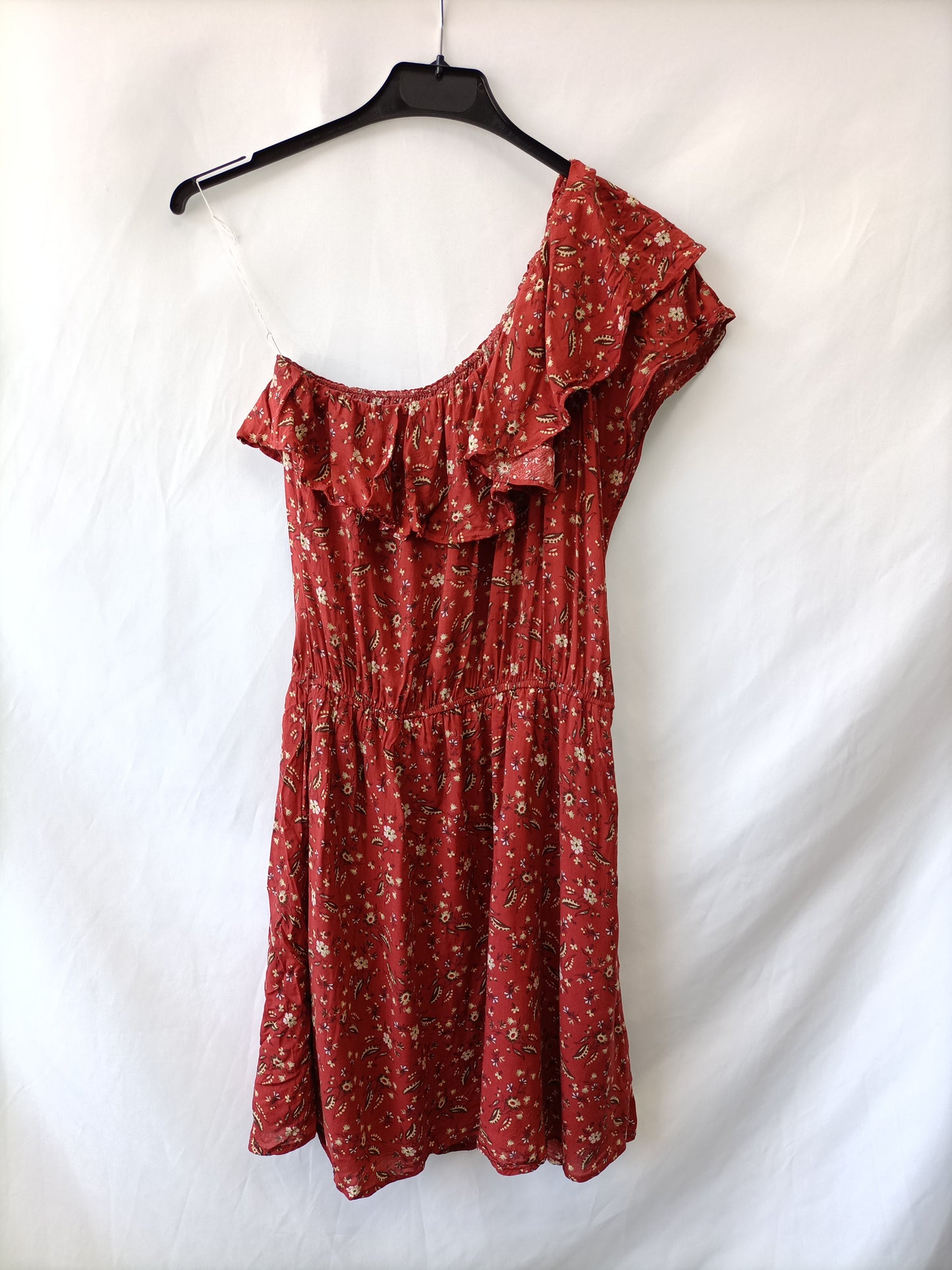 PULL&BEAR. Vestido burdeos flores T.m