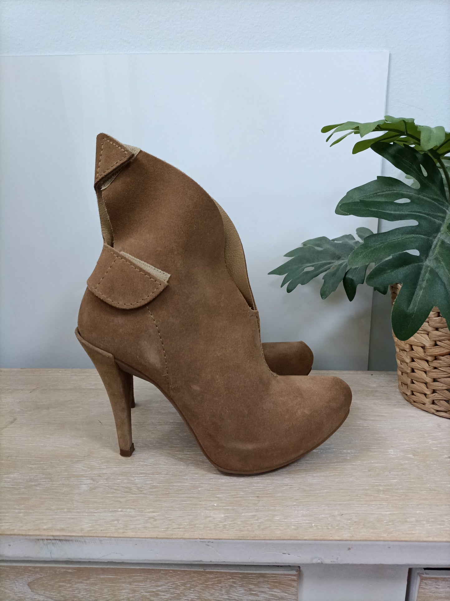 PEDRO GARCÍA. Camel boots, size 38