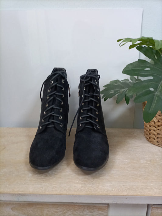 OTRAS. Botines negros Antelina T.39