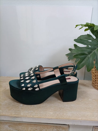 UTERQÜE. Plataforma verde pedrería T.38 (tara)